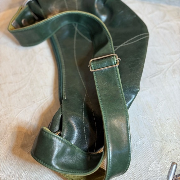 Crystalyn Kae forest green vegan leather shoulder sling handbag/purse. - Picture 6 of 12